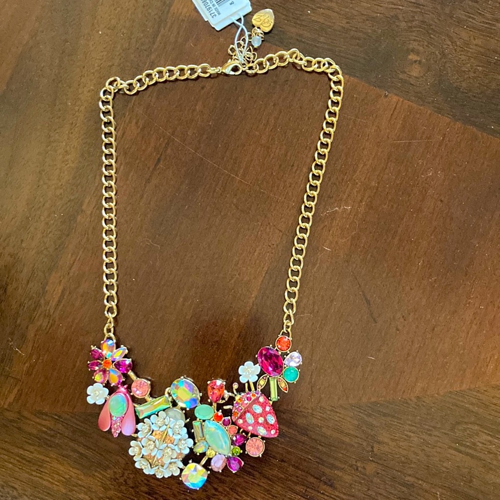 Betsey Johnson necklace NWT Adorable